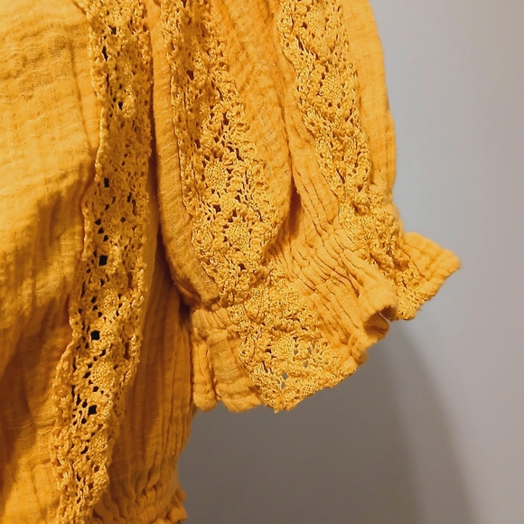 Yellow off the Shoulder Crop Shirt American Eagle Size M - Picture 5 of 5